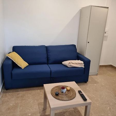Studio Independant Et Bien Equipe Avec Veranda Commune เนอยี-ซูร์-มาร์น ภายนอก รูปภาพ